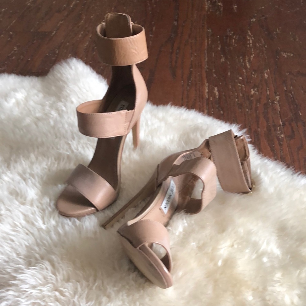 Steve Madden Nude 3 strap heels size 5